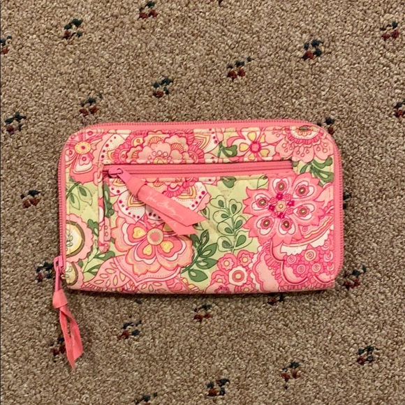 Vera Bradley Handbags - Vera Bradley Traveler Organizer Wallet